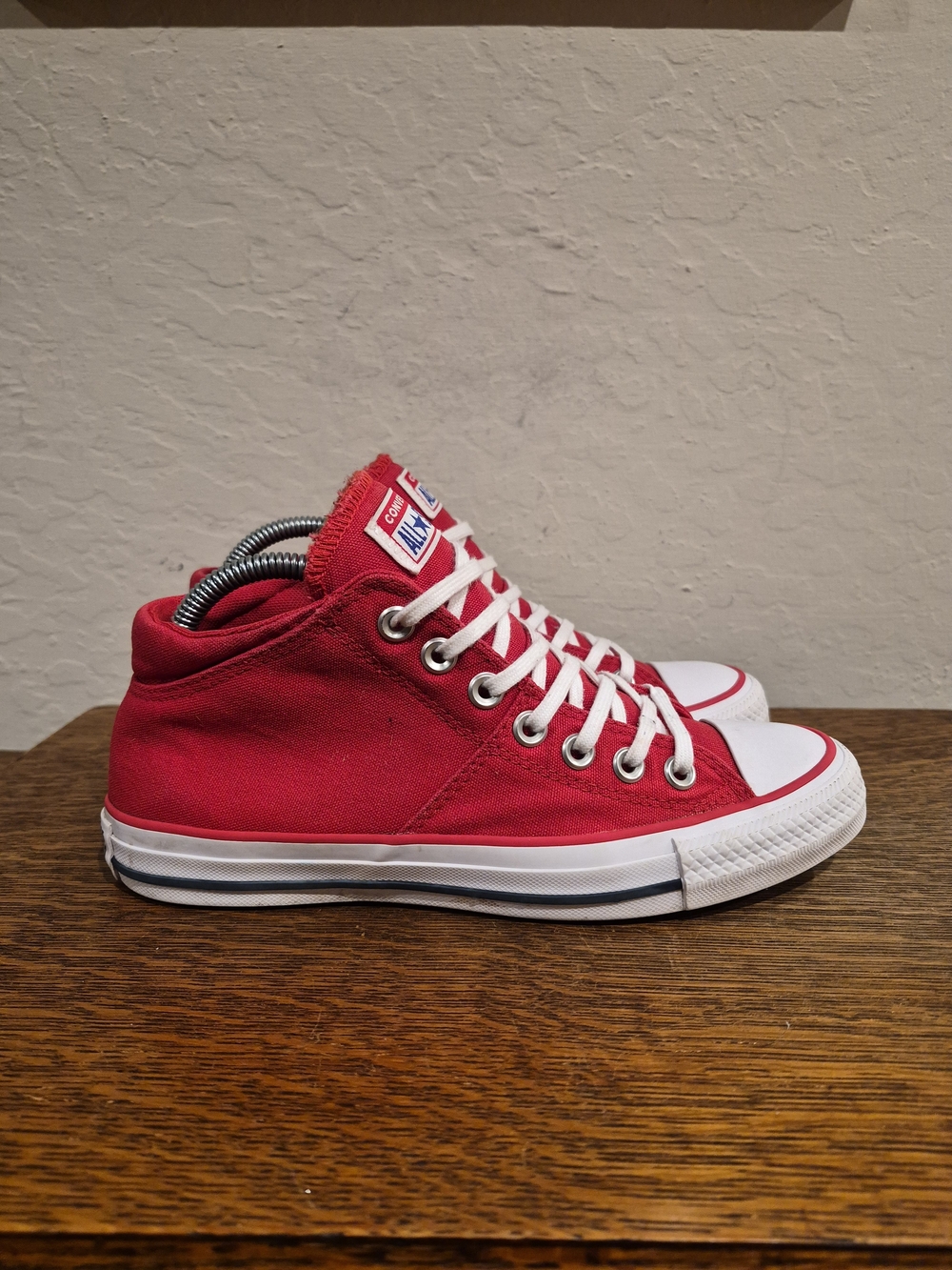 Converse Chuck Taylor All Star Madison Mid in Red Sneakers
Women's Size US 8 - Picture 2 of 8